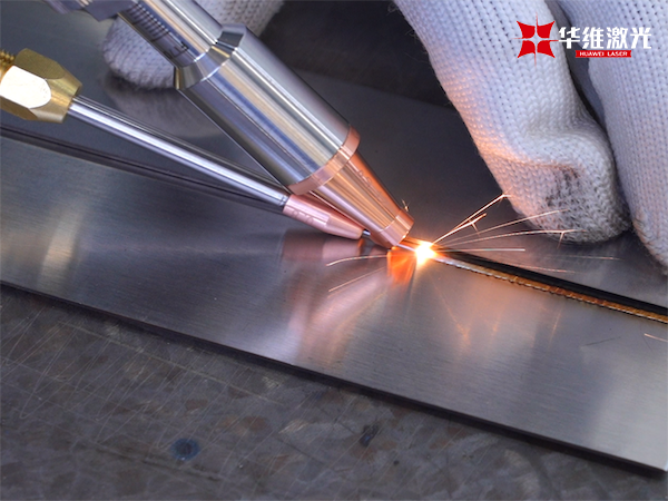 Ngerti Kabel Feed ing Laser Welding