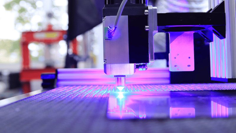 Perlajian pemotong kaca: aplikasi mesin nglereni laser ing industri pangolahan kaca