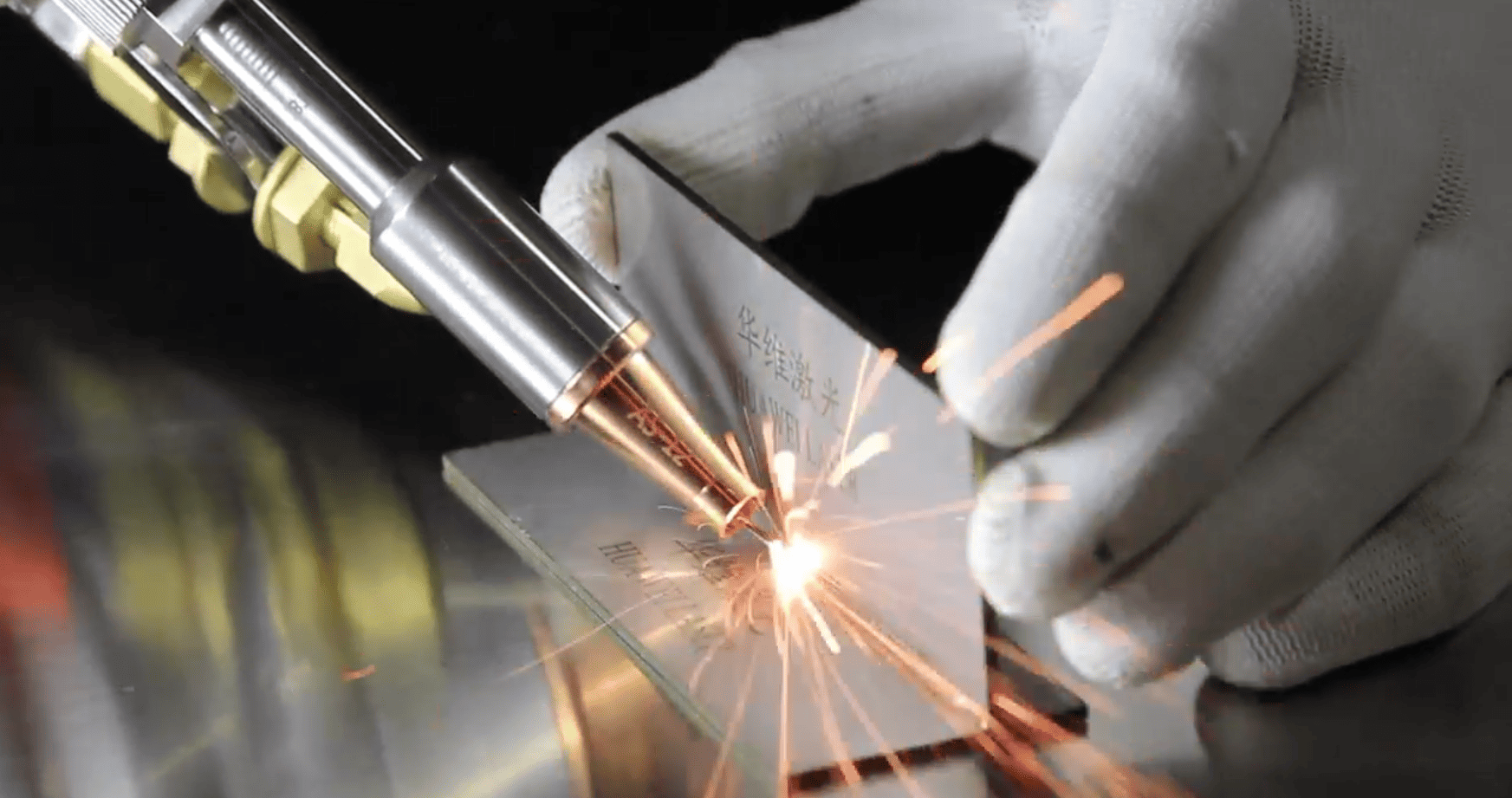 Kepiye efek mesin laser laser laser laser 4-in-1 ing reresik lapisan welding?